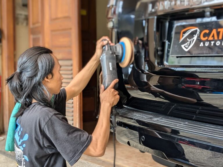 Mobil Kinclong Luar Dalam! Ini Bedanya Salon Interior vs Eksterior Mobil yang Wajib Kamu Tahu